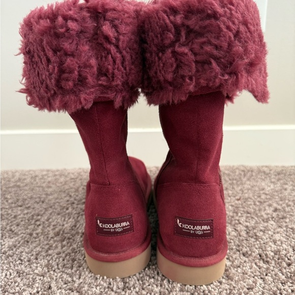 NWOT Koolaburra by UGG Dezi Short Mid-Calf Boot Zinfandel Red Fur Shaft Size 10 - Picture 3 of 7